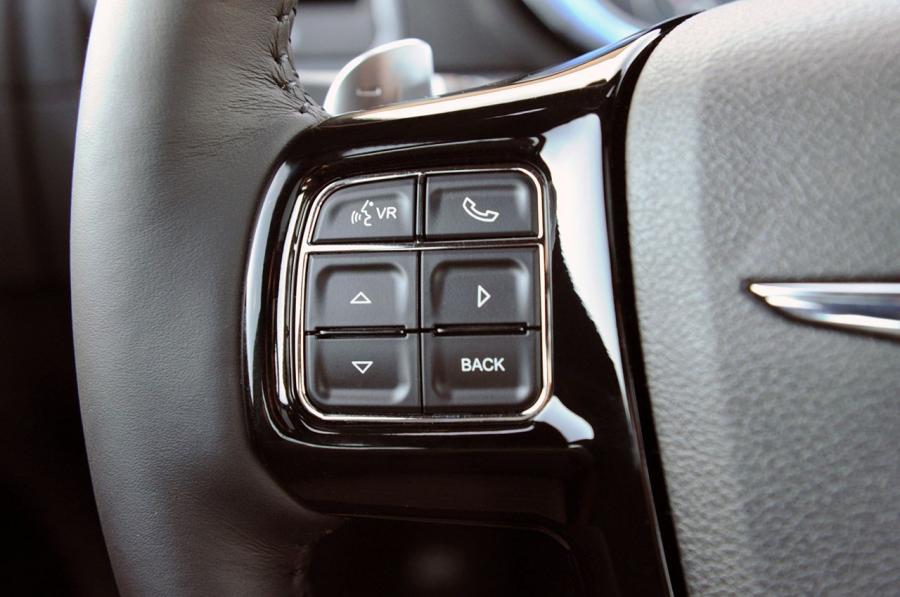  Chrysler 300C S 2012 года  (фото 19 из 46)